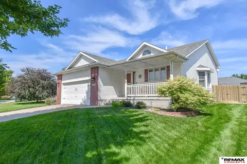 1636 Blackhawk Dr, Lincoln, NE 68521