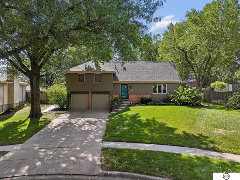 2321 Camelot Ct, Lincoln, NE 68512