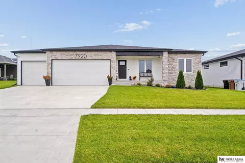7920 Patrick Ave, Lincoln, NE 68516