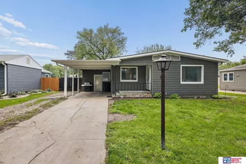 34 Edison Ave, York, NE 68467