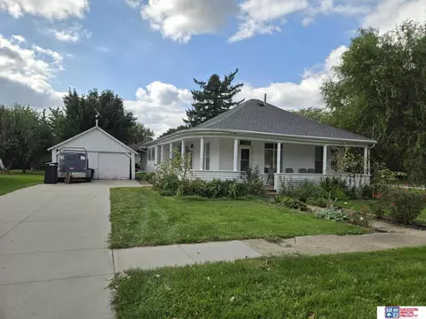 109 S 2nd St, Tecumseh, NE 68450