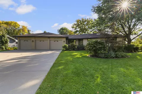 2101 The Knolls St, Lincoln, NE 68512
