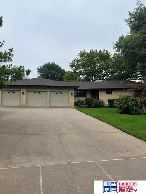 2101 The Knolls St, Lincoln, NE 68512