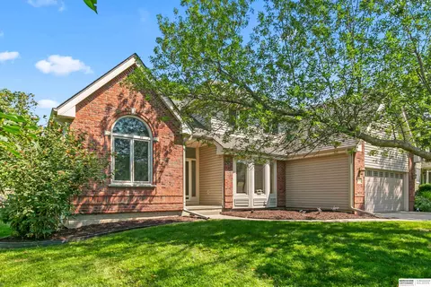 13734 Hillsborough Dr, Omaha, NE 68164