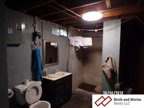 Bath - 1000 N 18th St, Beatrice, NE 68310 photo 2 of 2