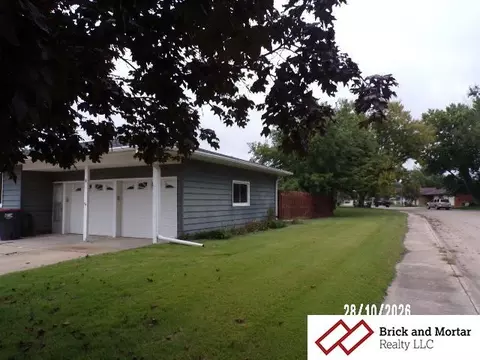 Exterior - 1000 N 18th St, Beatrice, NE 68310 photo 3 of 7