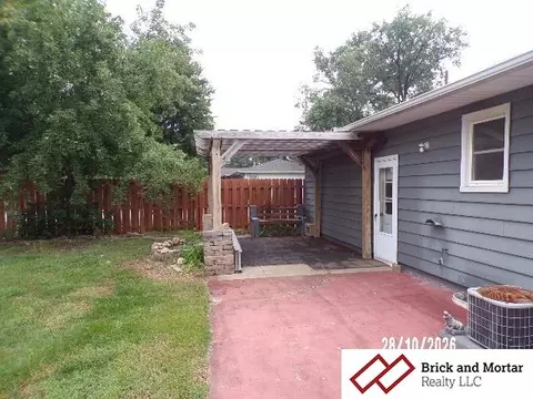 Exterior - 1000 N 18th St, Beatrice, NE 68310 photo 4 of 7