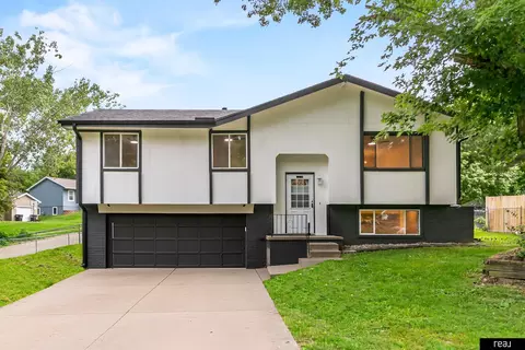 7175 N 51st St, Omaha, NE 68152