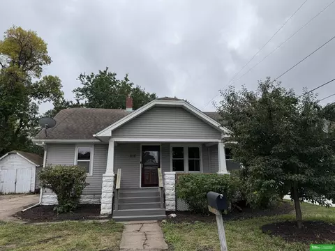 835 W 8th St, Fremont, NE 68025
