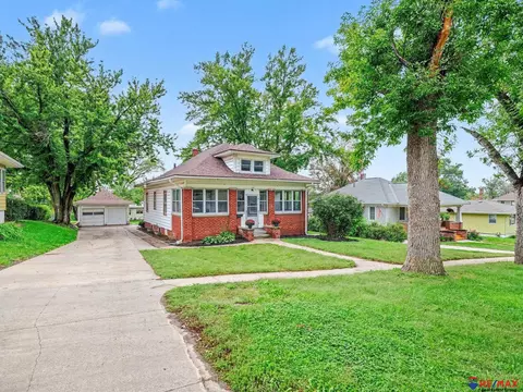 429 E 3rd St, Papillion, NE 68046