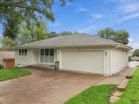 2536 S 39th St, Lincoln, NE 68506