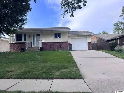 7300 Eagle Dr, Lincoln, NE 68507
