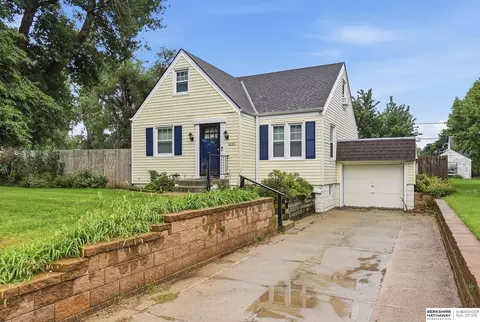 5835 Oak St, Omaha, NE 68106