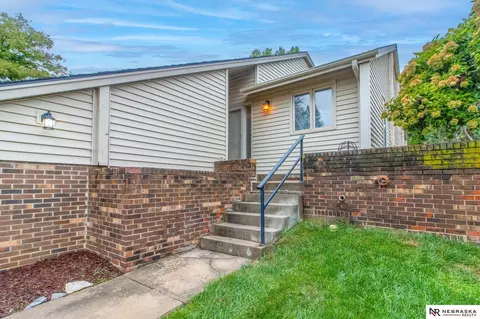 840 S 112 Plz, Omaha, NE 68154