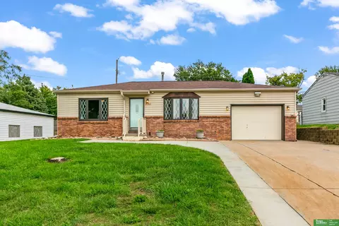 7311 S 42nd St, Bellevue, NE 68147