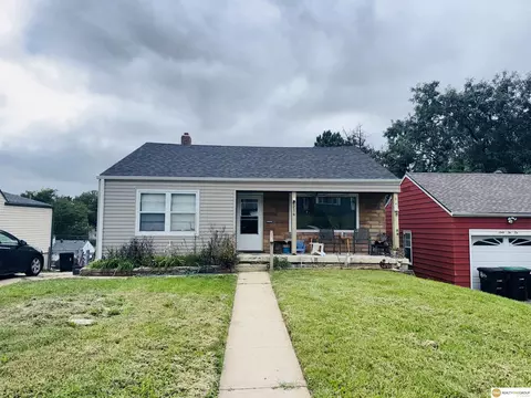 6214 41st St, Omaha, NE 68107