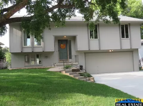 12742 Larimore Ave, Omaha, NE 68164