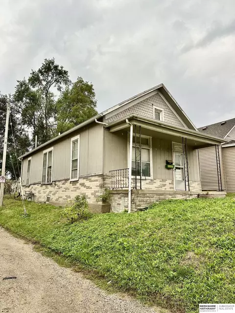 1811 Missouri Ave, Omaha, NE 68107