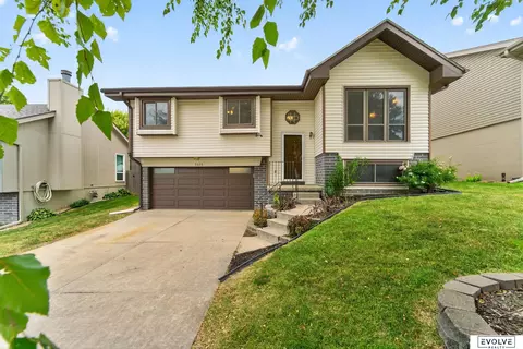 8030 Bauman Ave, Omaha, NE 68122