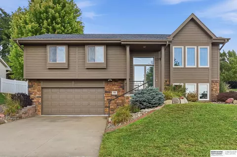 302 Carly Cir, Council Bluffs, IA 51503