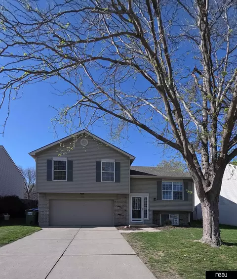 17718 Olive St, Omaha, NE 68136