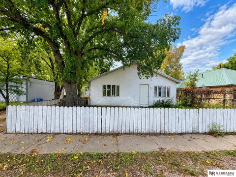 507 E 2nd St, Valentine, NE 69201