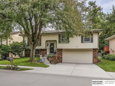 11755 Rambleridge Rd, Omaha, NE 68164