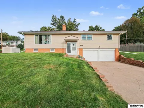 3013 S 107th St, Omaha, NE 68124