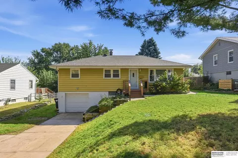 3217 Cornhusker Dr, Omaha, NE 68124