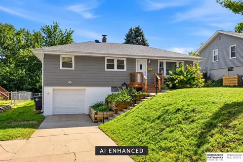 3217 Cornhusker Dr, Omaha, NE 68124