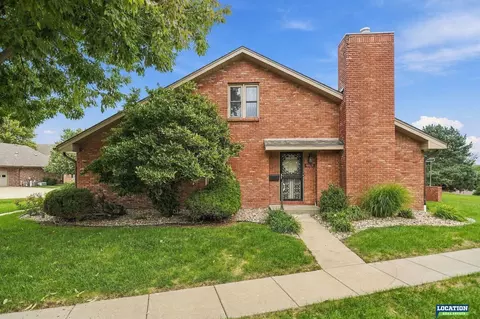6625 Shenandoah Ct, Lincoln, NE 68501