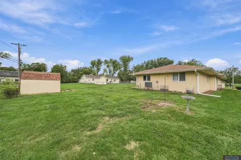 Exterior - 1316 N 16th St, Beatrice, NE 68310 photo 7 of 9