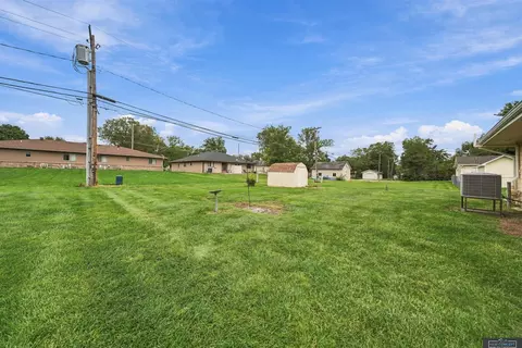 Exterior - 1316 N 16th St, Beatrice, NE 68310 photo 8 of 9