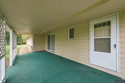 Exterior - 1316 N 16th St, Beatrice, NE 68310 photo 2 of 9