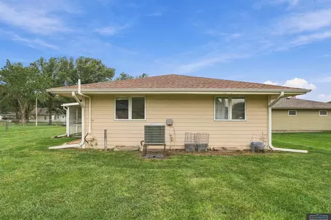 Exterior - 1316 N 16th St, Beatrice, NE 68310 photo 6 of 9
