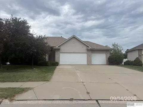 9926 S 100th St, La Vista, NE 68128