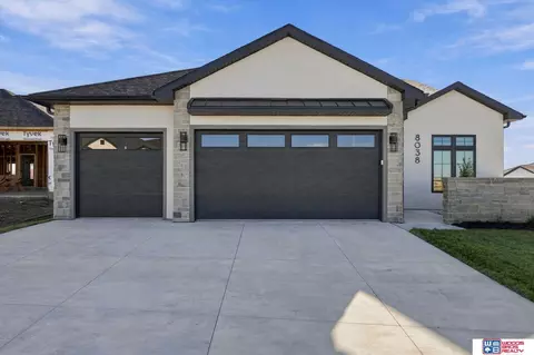 8038 S 43rd St, Lincoln, NE 68516