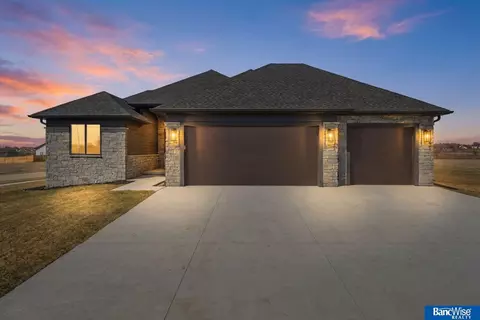 9116 Marbella Dr, Lincoln, NE 68520