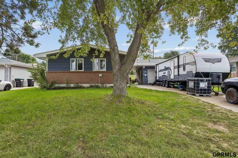 5213 N 85th St, Omaha, NE 68134