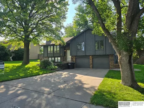 15123 Fieldcrest Dr, Omaha, NE 68154