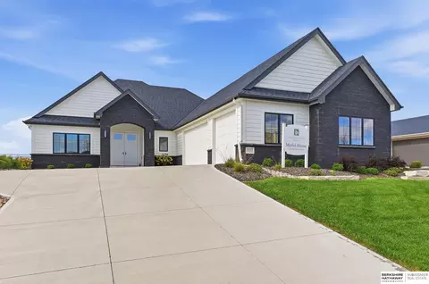 3016 S 209 Ct, Elkhorn, NE 68022