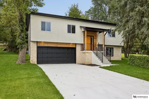 2304 S 7th St, Omaha, NE 68108