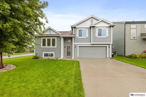 8802 N 160th St, Bennington, NE 68007
