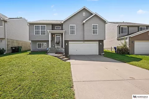 19509 V St, Omaha, NE 68135