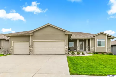 4716 N 205 Ave, Elkhorn, NE 68022