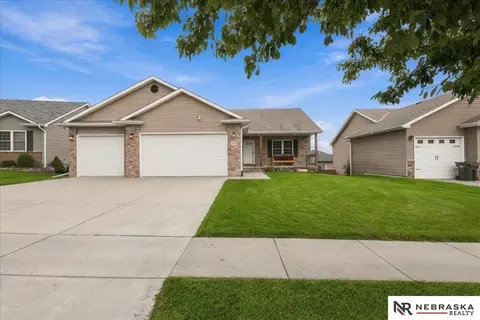 9629 Yellow Pine Rd, Lincoln, NE 68505