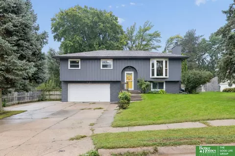 1329 S 162nd Ave, Omaha, NE 68130