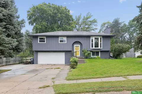 1329 S 162nd Ave, Omaha, NE 68130