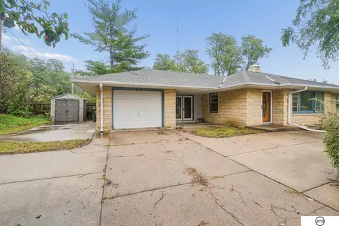 3330 S 33rd St, Lincoln, NE 68506