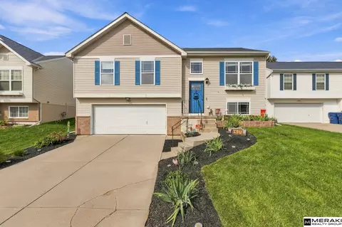 10868 Girard St, Omaha, NE 68142